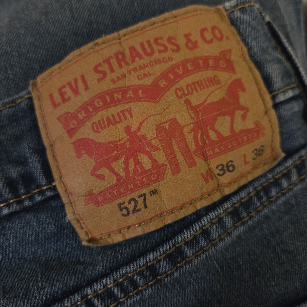 Levi's Men's Bootcut Jeans in Classic Blue